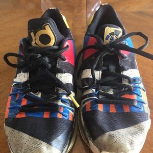 Boys Nike basketball shoes kevin durant